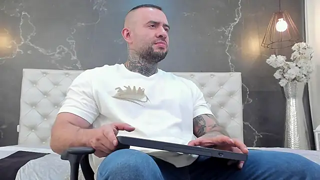 Snapshot of BruceDallas chatting on 03.20.25 BruceDallas online show from 03.20.25