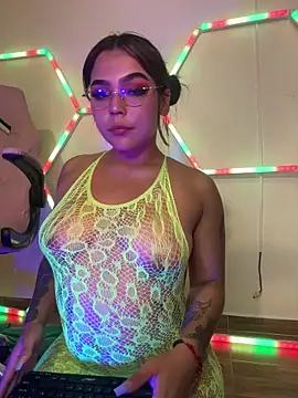 Snapshot of Chloemercury chatting on 11.27.25 Chloemercury online show from 11.27.25