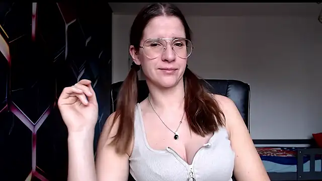 Snapshot of KayaRose chatting on 12.11.24 KayaRose online show from 12.11.24