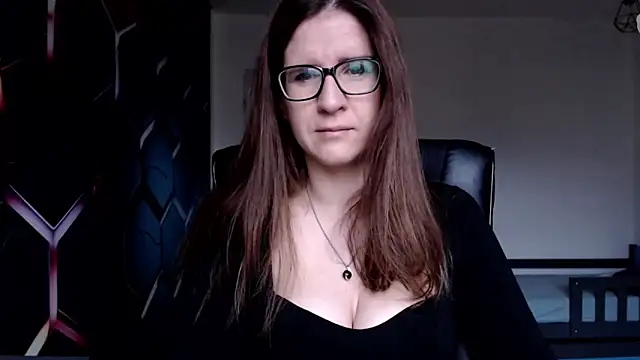Snapshot of KayaRose chatting on 12.28.24 KayaRose online show from 12.28.24