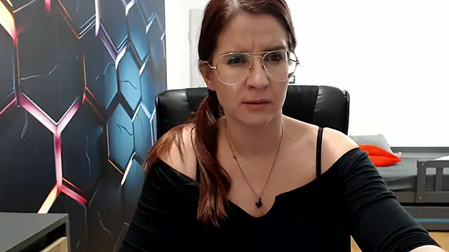 Snapshot of KayaRose chatting on 02.18.25 KayaRose online show from 02.18.25