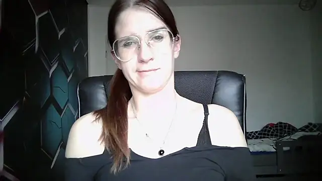 Snapshot of KayaRose chatting on 10.03.25 KayaRose online show from 10.03.25