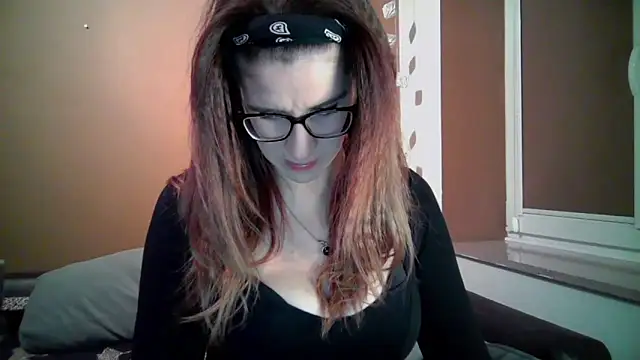 Snapshot of KayaRose chatting on 10.24.25 KayaRose online show from 10.24.25