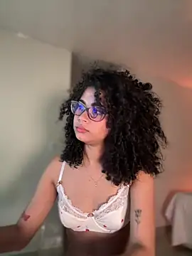 Lianh Benett online show from 01.26.25