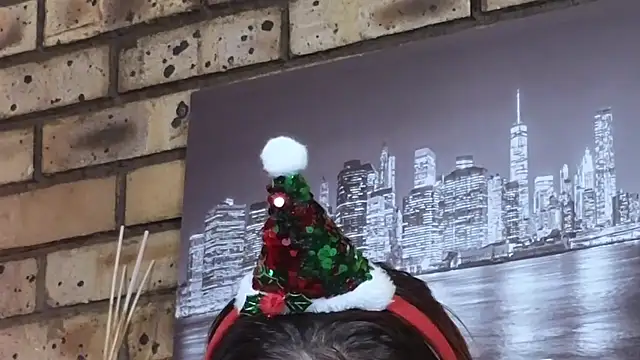 Snapshot of Astoria_Moon chatting on 12.20.25 Astoria Moon online show from 12.20.25