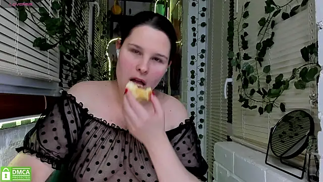 Snapshot of Candys_booty chatting on 12.16.24 Candys booty online show from 12.16.24