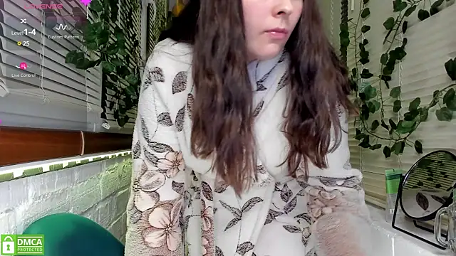 Snapshot of Candys_booty chatting on 12.17.24 Candys booty online show from 12.17.24