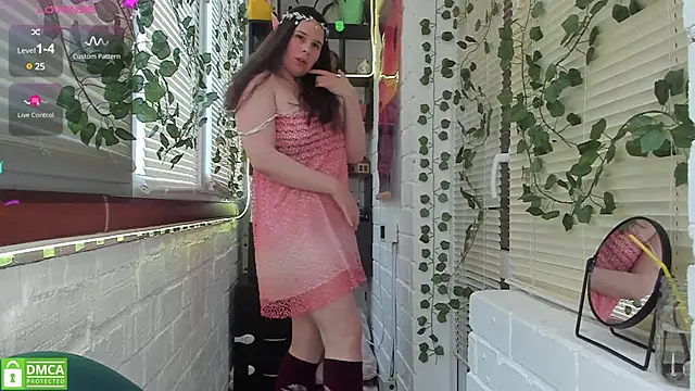 Snapshot of Candys_booty chatting on 12.25.24 Candys booty online show from 12.25.24