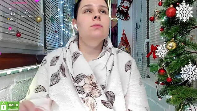 Snapshot of Candys_booty chatting on 12.28.24 Candys booty online show from 12.28.24