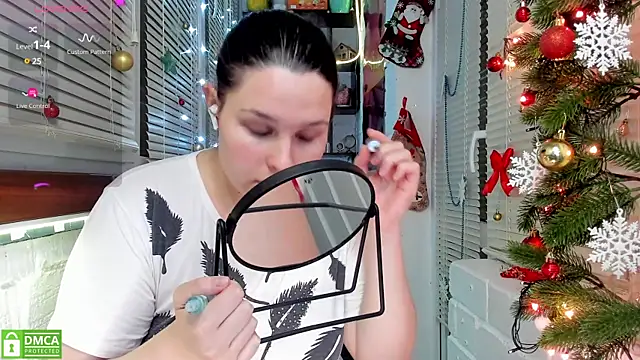 Snapshot of Candys_booty chatting on 12.29.24 Candys booty online show from 12.29.24