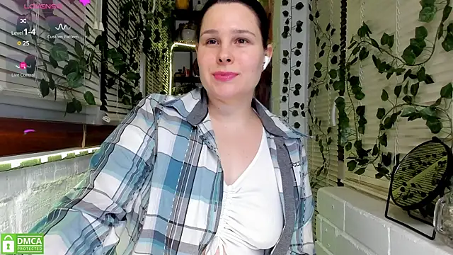 Snapshot of Candys_booty chatting on 02.04.25 Candys booty online show from 02.04.25