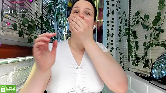 Snapshot of Candys_booty chatting on 02.13.25 Candys booty online show from 02.13.25