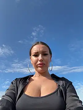 Snapshot of Syka0001 chatting on 02.11.25 Syka0001 online show from 02.11.25