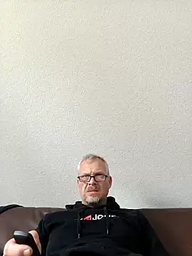 Snapshot of Heidemensch chatting on 04.17.26 Heidemensch online show from 04.17.26