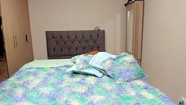 Snapshot of steban_and_kim chatting on 02.24.25 steban and kim online show from 02.24.25