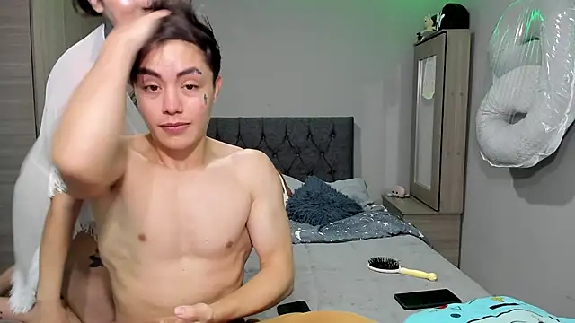 Snapshot of steban_and_kim chatting on 03.02.25 steban and kim online show from 03.02.25