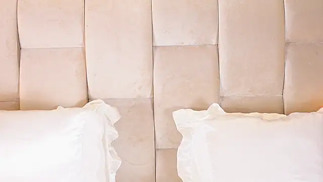 Snapshot of KiraKayleigh1 chatting on 10.25.25 KiraKayleigh1 online show from 10.25.25