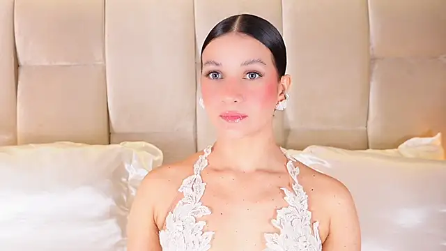 Snapshot of KiraKayleigh1 chatting on 11.30.25 KiraKayleigh1 online show from 11.30.25