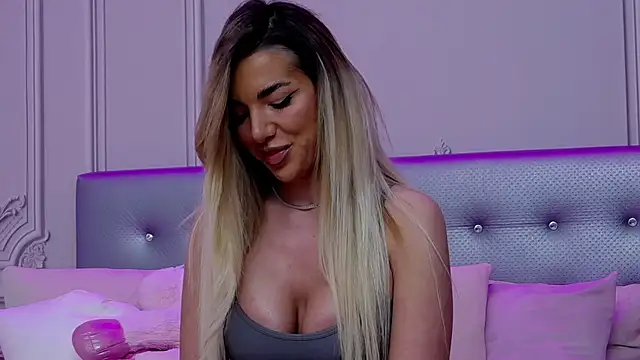 Snapshot of ClaraHazel chatting on 03.18.25 ClaraHazel online show from 03.18.25