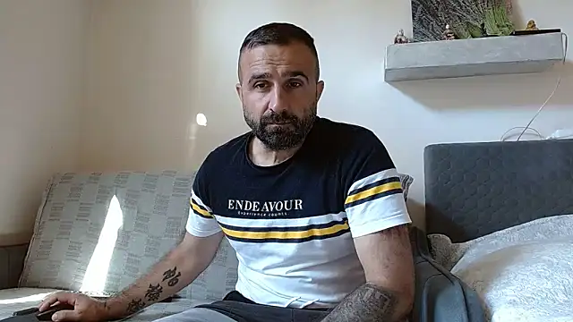 Snapshot of ivat80 chatting on 06.19.26 ivat80 online show from 06.19.26