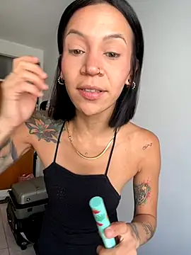 Snapshot of Mlakdc chatting on 11.18.25 Mlakdc online show from 11.18.25