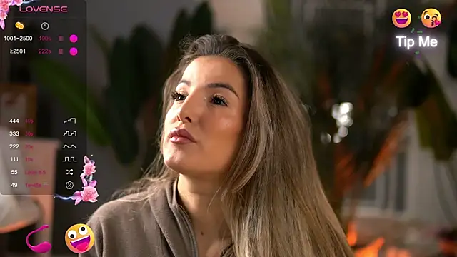 KellyMathews online show from 10.11.25