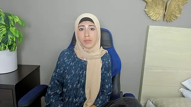 chaymae nah  online show from 12.06.24