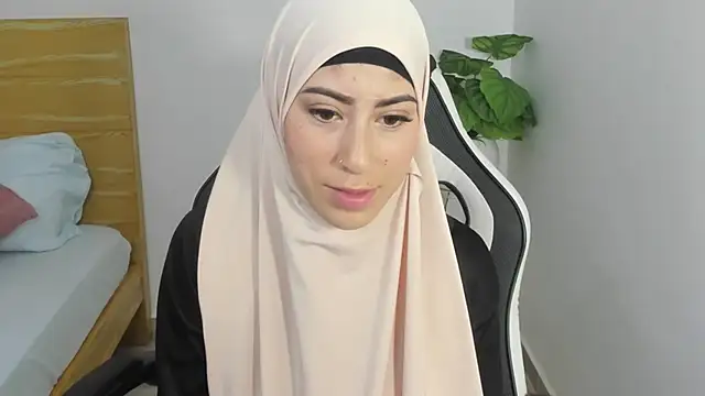 chaymae nah  online show from 02.11.25