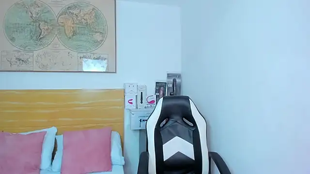 chaymae nah  online show from 02.21.25