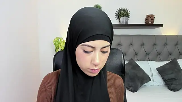 chaymae nah  online show from 03.12.25