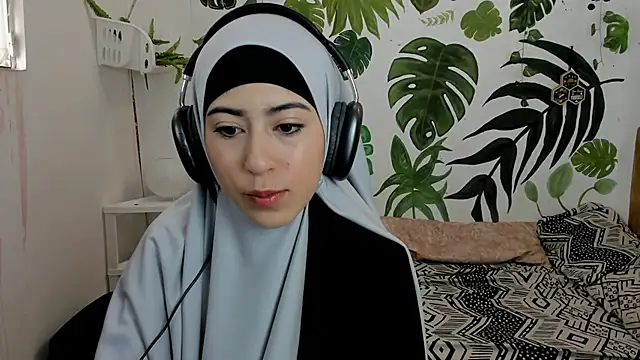 chaymae nah  online show from 10.27.25