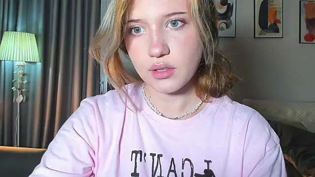 HanahCute online show from 02.22.25