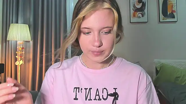 HanahCute online show from 02.23.25