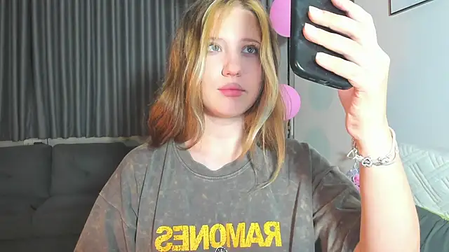 HanahCute online show from 03.13.25