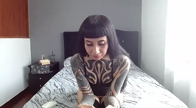 Emilia 1995 online show from 03.13.25