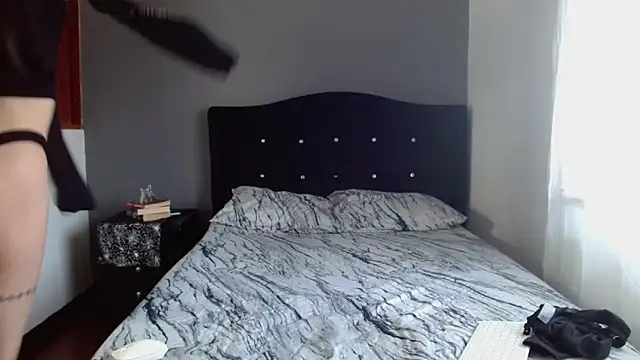 Emilia 1995 online show from 10.02.25