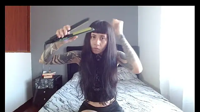 Snapshot of Emilia_1995 chatting on 02.05.26 Emilia 1995 online show from 02.05.26