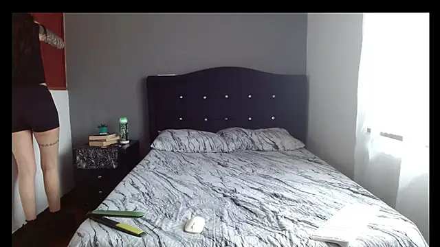 Snapshot of Emilia_1995 chatting on 02.25.26 Emilia 1995 online show from 02.25.26