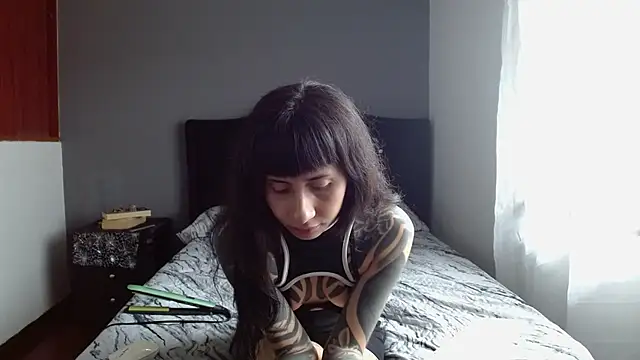 Emilia 1995 online show from 06.24.26