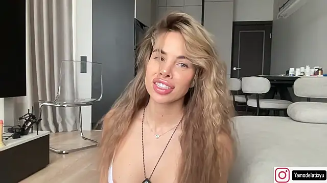 Snapshot of diffgirls2 chatting on 11.14.25 diffgirls2 online show from 11.14.25