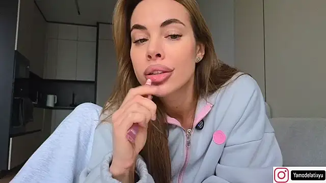 Snapshot of diffgirls2 chatting on 12.03.25 diffgirls2 online show from 12.03.25