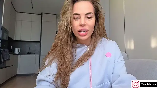 Snapshot of diffgirls2 chatting on 12.05.25 diffgirls2 online show from 12.05.25