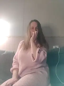 Snapshot of Evelina_cute chatting on 12.15.24 Evelina cute online show from 12.15.24