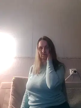 Snapshot of Evelina_cute chatting on 02.18.25 Evelina cute online show from 02.18.25