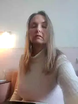 Snapshot of Evelina_cute chatting on 02.19.25 Evelina cute online show from 02.19.25