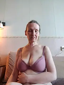 Snapshot of Evelina_cute chatting on 09.11.25 Evelina cute online show from 09.11.25