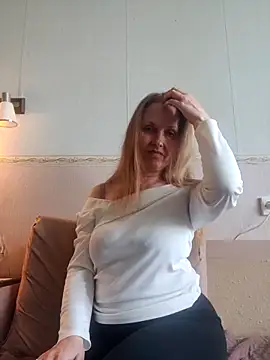 Snapshot of Evelina_cute chatting on 09.12.25 Evelina cute online show from 09.12.25