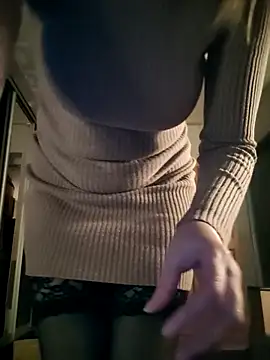 Snapshot of Evelina_cute chatting on 10.12.25 Evelina cute online show from 10.12.25