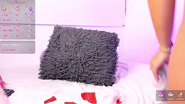 Snapshot of nyna_1 chatting on 02.14.25 nyna 1 online show from 02.14.25