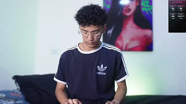 Snapshot of harrytwink18 chatting on 01.06.25 harrytwink18 online show from 01.06.25